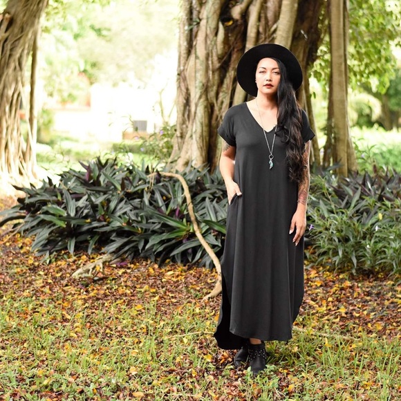 Short Sleeve Black Maxi Dress - Picture 2 of 4
